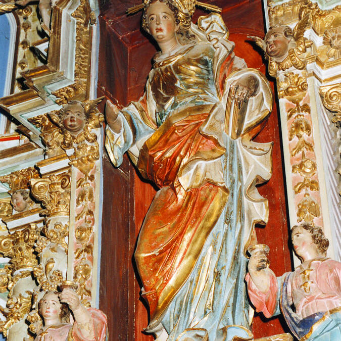Détail baroque d'une chapelle romane 